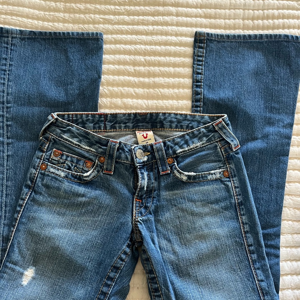 True Religion size 26 bootcut worn look . Inseam 28 inches . Excellent condition - Picture 3 of 9